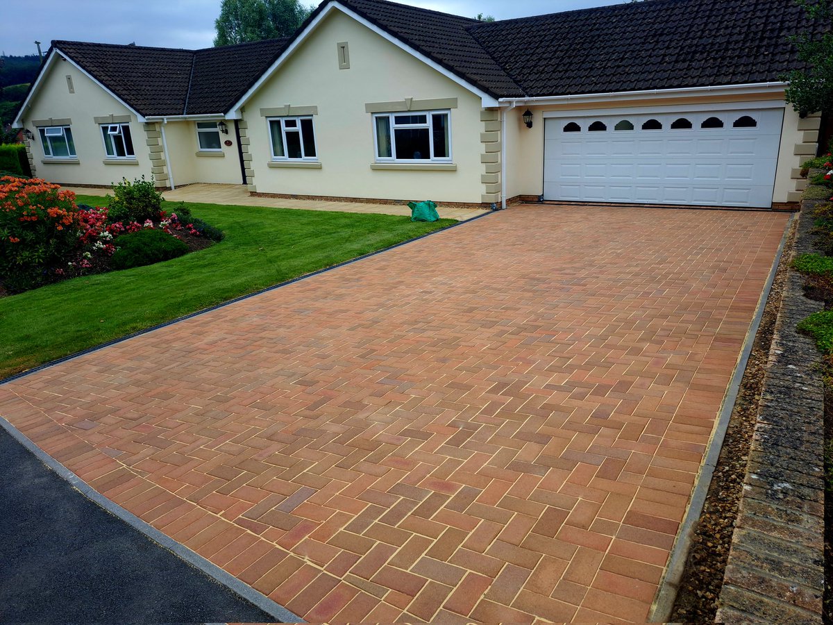 valejetclean's tweet photo. Welcome to another season of #Pressurewashing 
For your own free no-obligation quotation just get in touch and we'll be happy to visit at a convenient time for you

Tel 02920 700571 or 07767 310628 

#Valejetclean 
#Jetwashing 
#Cardiff 
#Penarth 
#ValeofGlamorgan https://t.co/fHT4jSPoYO