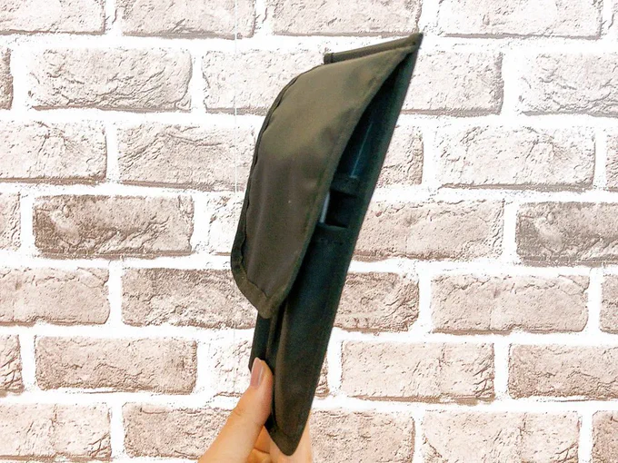 【無印良品】出先メイクの救世主だわ…!ぺたんこ状態で運べる「ブラシ用ポーチ」バッグの中身がスッキリした!無印良品の「メイクブラシポーチ」がめちゃめちゃ使いやすいんです!かさばらなくて、持ち運びしやすいのが本当に便利。デザインもシンプルで◎ 