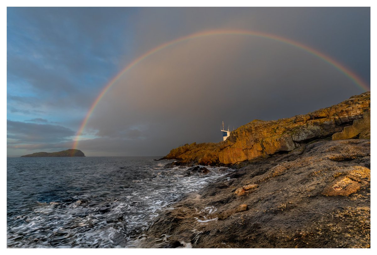 My own take on the 🌈 photo. Maybe not as good an angle as @RichardFoxPhoto’s one but at least I kept my feet dry.
Off now on an adventure to find some snow!

#appicoftheweek <a href="/UKNikon/">Nikon UK & Ireland</a>