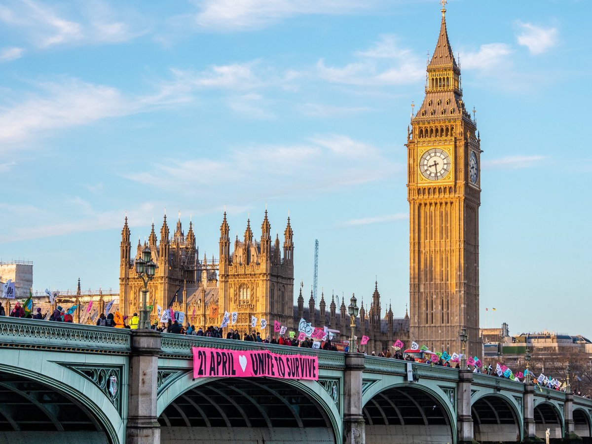 LIVE : XR protesters drop a banner to signify 💯 day campaign 🧵 ⬇️

From the 21st of April, 100,000 people will gather at the Houses of Parliament.

#TheBigOne 

It's time to #ChooseYourFuture and #UniteToSurvive #London 🧵 ⬇️

youtu.be/Gx_towj3eaM

fb.watch/h_aPW9sEVu/