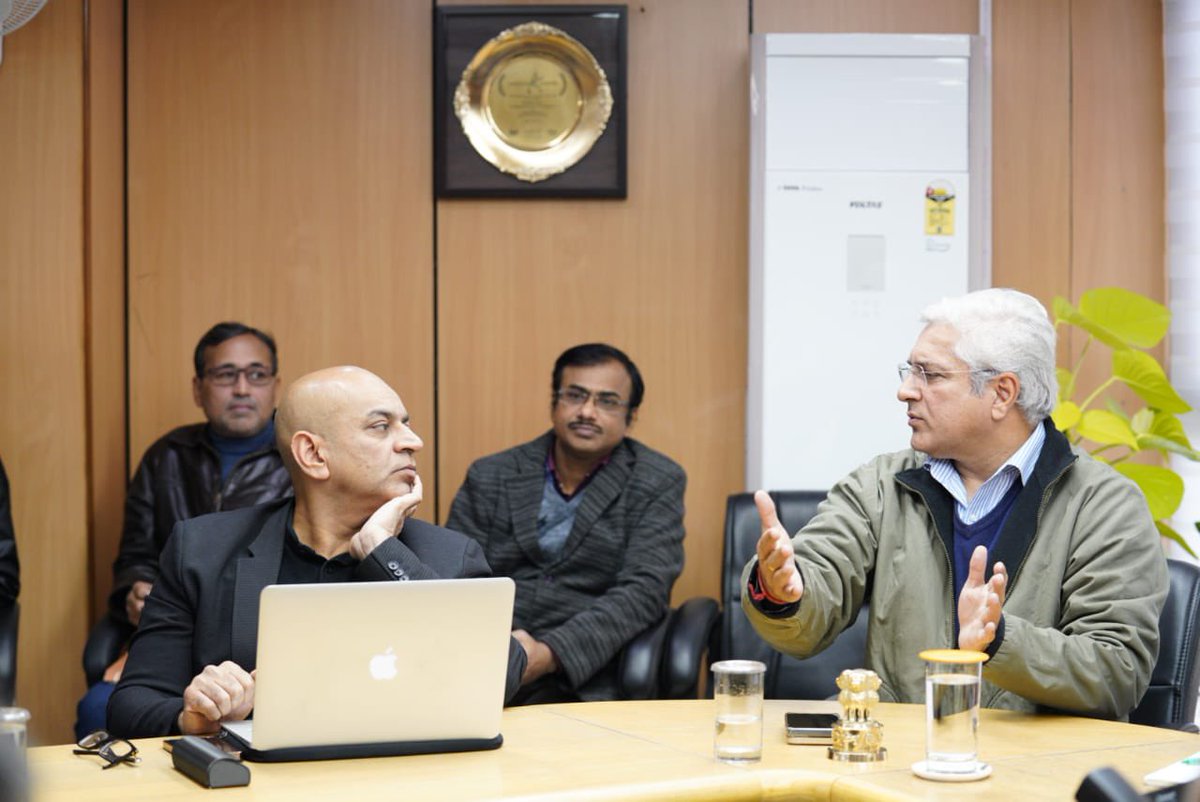 kgahlot's tweet photo. नजफ़गढ़-फिरनी एलिवेटेड कॉरिडोर (फ़्लाइओवर) निर्माण के लिए आज DyCM @msisodia जी के साथ बैठक में शामिल हुआl बड़ी ख़ुशी की बात है की इसके निर्माण से नजफ़गढ़ को जल्द ट्रैफ़िक जाम से मुक्ति मिलेगी।CM श्री @ArvindKejriwal के नेतृत्व में हम नज़फ़गढ़ के समुचित विकास के लिए प्रतिबद्ध हैंl https://t.co/Umoa4kr0Oo