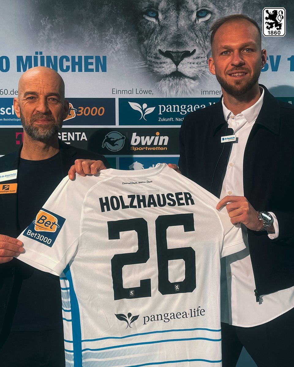 TSV1860's tweet photo. Rapha ist ein Löwe! Mit Raphael #Holzhauser holen sich die #Löwen Bundesligaerfahrung ins Team. Alle Informationen und die ersten Stimmen unter https://t.co/CAXXIVIC2W.
#tsv1860 #GemeinsamFürSechzig #ELIL #EinTeamEinWeg https://t.co/hUxHyRumRu