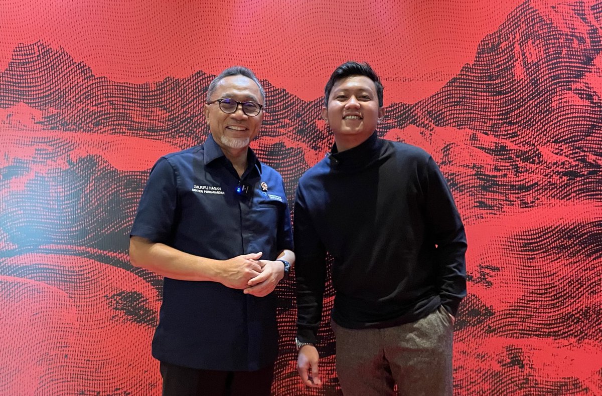 ZUL_Hasan's tweet photo. Terima kasih Denny Caknan sudah berkenan berkunjung ke @Kemendag hari ini.

Kita doakan Denny selalu sukses dalam karier bermusik dan segera dapat jodoh. https://t.co/ZHafnfqGgt