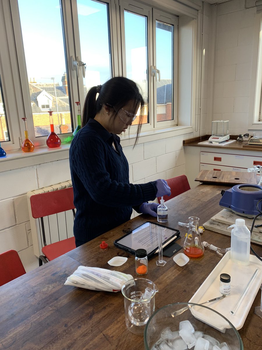 QAS_STEM's tweet photo. #L6Chemists are learning to partially oxidise an alcohol to an aldehyde using distillation to separate. #FierceMinds @QASCaversham. Smelly but fun! https://t.co/r6ZozN6Dq0