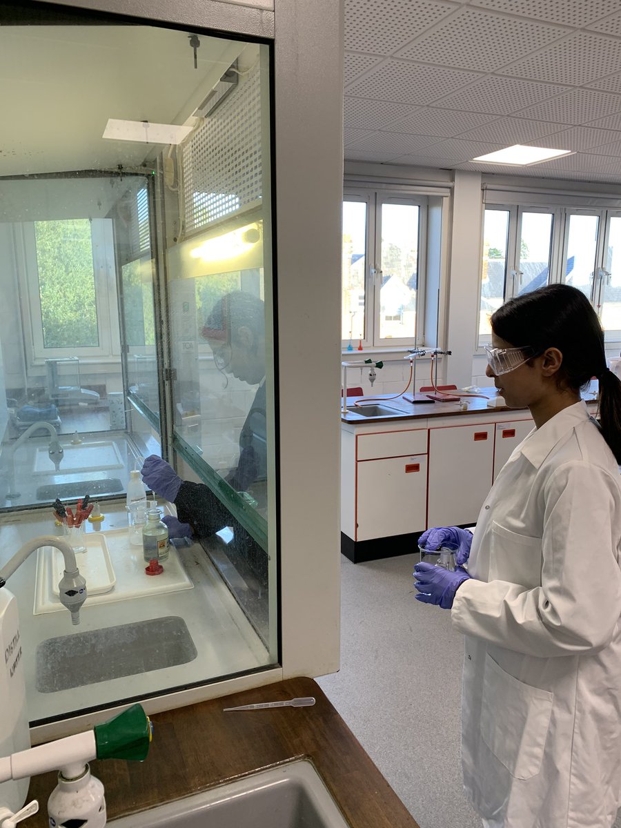 QAS_STEM's tweet photo. #L6Chemists are learning to partially oxidise an alcohol to an aldehyde using distillation to separate. #FierceMinds @QASCaversham. Smelly but fun! https://t.co/r6ZozN6Dq0