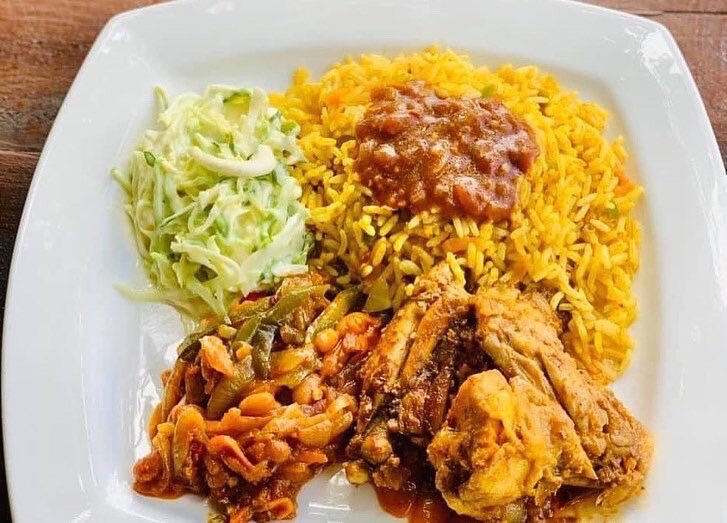 VisokaKitchen's tweet image. And we back!!!! Back to serving you the best of local cuisine #traditionalfood the best of its kind. You know it, we got it!!! Why not come through. Grab that healthy local meal by the #palletfence in #Minestone #Francistown #KwagaMavis #VisokaKitchen