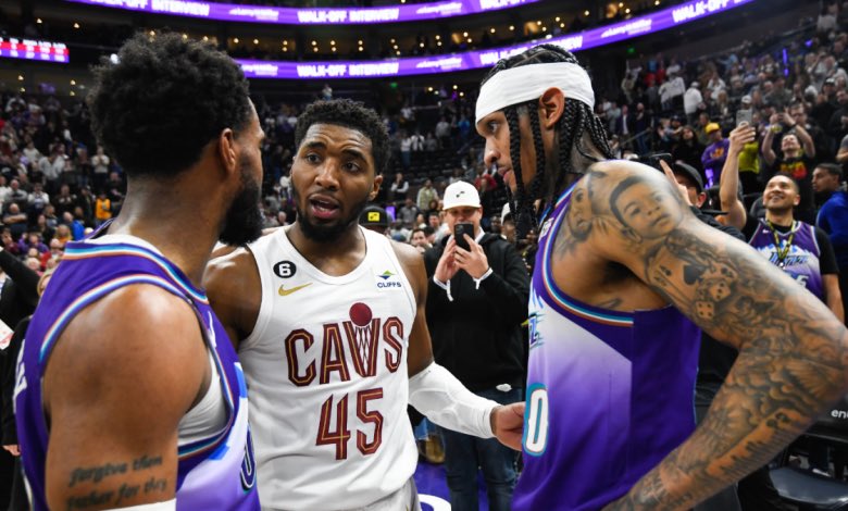 TheFlosko's tweet photo. Donovan Mitchell, 46 points cette nuit face à Utah, s’est vu gâcher son retour à Salt Lake City dans l’équipe qui l’a drafté. Jordan Clarkson a inscrit 9 points dans le money Time pour offrir la victoire au Jazz https://t.co/2XuWO5kcU4