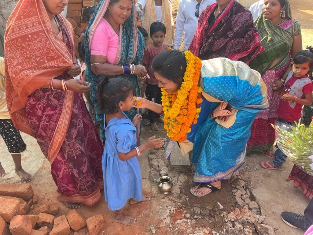 Barsha_bariha's tweet photo. ଆଜି ପଦ୍ମପୁର ନିର୍ବାଚନ ମଣ୍ଡଳୀ ରାଜବୋରାସମ୍ବର ବ୍ଲକ ଅନ୍ତର୍ଗତ ବୁଡ଼ାମାଳ ପଞ୍ଚାୟତରେ ବିଭିନ୍ନ ଗ୍ରାମର ଭବ୍ୟ ସ୍ୱାଗତ ସମାରୋହରେ ଯୋଗଦାନ କଲି  l
@CMO_Odisha https://t.co/MDwhVSl6QK