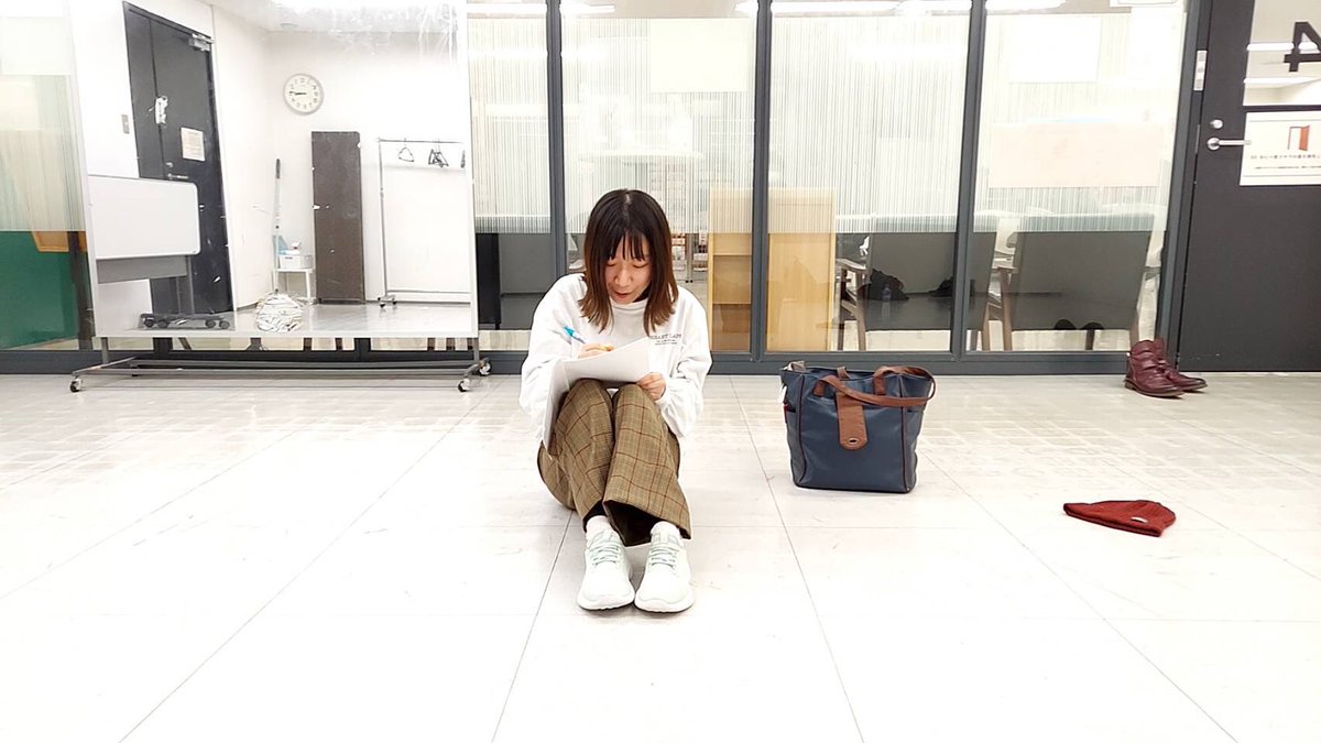 Katari_Shuri's tweet photo. 22歳になりましたが、今週の土日はいよいよ #PACKTAG 本番🌟

私は…1月14日[Bブロック19時]・15日[Dブロック 15時半]に出演します🫶🏻

今回、一つだけ渾身の小道具を私が作ったのでぜひ観て頂きたいです🗯

チケット予約
https://t.co/H2Z9ihXT8z

 #劇団ノベル  #茜色のオリゾン https://t.co/rEhLtE4yXk