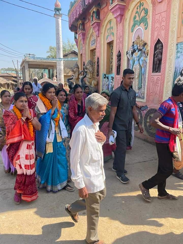 Barsha_bariha's tweet photo. ଆଜି ପଦ୍ମପୁର ନିର୍ବାଚନ ମଣ୍ଡଳୀ ରାଜବୋରାସମ୍ବର ବ୍ଲକ ଅନ୍ତର୍ଗତ ବୁଡ଼ାମାଳ ପଞ୍ଚାୟତରେ ବିଭିନ୍ନ ଗ୍ରାମର ଭବ୍ୟ ସ୍ୱାଗତ ସମାରୋହରେ ଯୋଗଦାନ କଲି  l
@CMO_Odisha https://t.co/MDwhVSl6QK