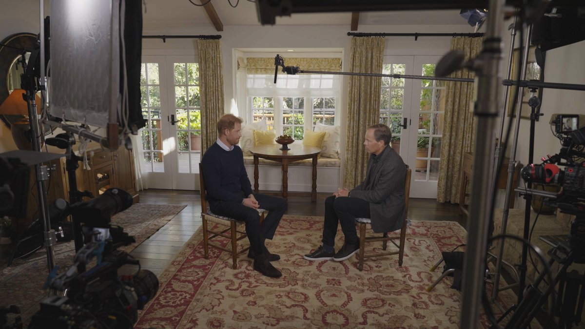 DiscoveryItalia's tweet photo. #ascoltitv: su @realtimetvit bene #PrimoAppuntamento con 405.000amr💘A seguire per #IlPrincipeHarry #Lintervista punte di 344.000amr. Su @nove continua il successo di #CashOrTrash con picchi di 700.000amr🔥 #Nove #9canale naz nelle 24h. Su #Giallo #Grantchester segna 307.000amr🕵️ https://t.co/JlA0bJ0aEA