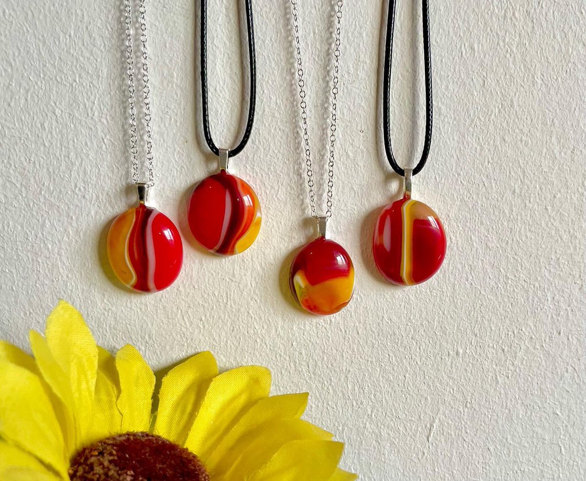 FragileIdeas's tweet photo. New collection of Fire and Lava Stone Pendants 🔥🌋
Each a unique combination of reds, organs and yellow flares
Now listed on Etsy https://t.co/shIwWIv0xy
#MHHSBD #Fusedglass #CraftBizParty #EarlyBiz #shopindie #fireinspired #lava #Flames https://t.co/8FadVgHlCr
