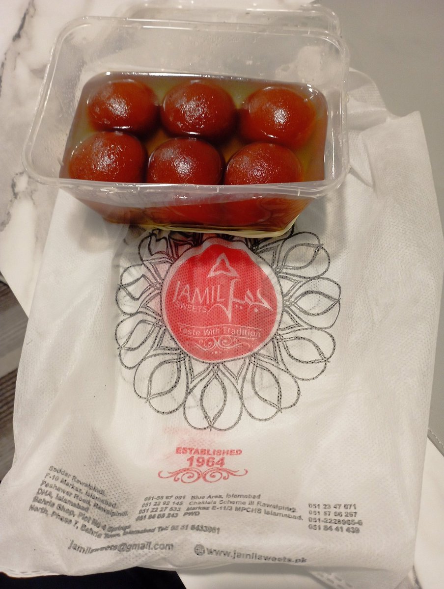 MiqdadNasser's tweet photo. @Huk06 In Rainy Weather and sharing it with #redbuffer they taste even better π https://t.co/qKLnOPQcRQ