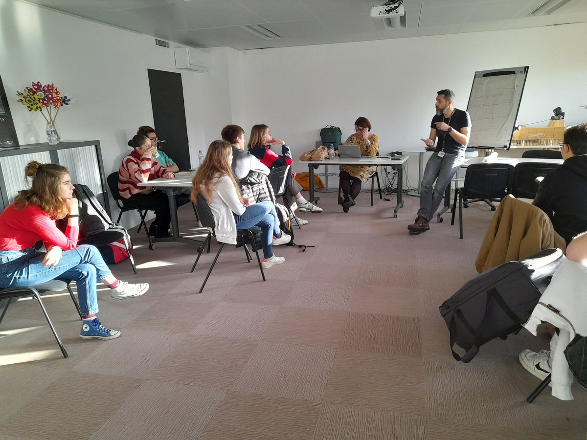 CAVL_acrennes's tweet image. Dernière journée du séminaire #CAVL c'est parti ac l'intervention de @thomas de @LiberteCouleurs 
 #prévention #sexualité #santé  #addictions #cyberharcèlement  "Qu'est ce que le consentement?"
Vaste sujet...
@acrennes @VeirasLaetitia @HumbertMoCecile @UNSS_Bretagne