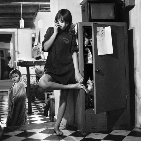 mixdevil66's tweet photo. #AlainLaboile @hulettcollctn. His lens had turned towards his six homeschooled children and their daily lives. This has resulted in an earnest and beautiful series of work created by a #photography outsider https://t.co/SZFcuKTRB0 https://t.co/sELDXX6U2B