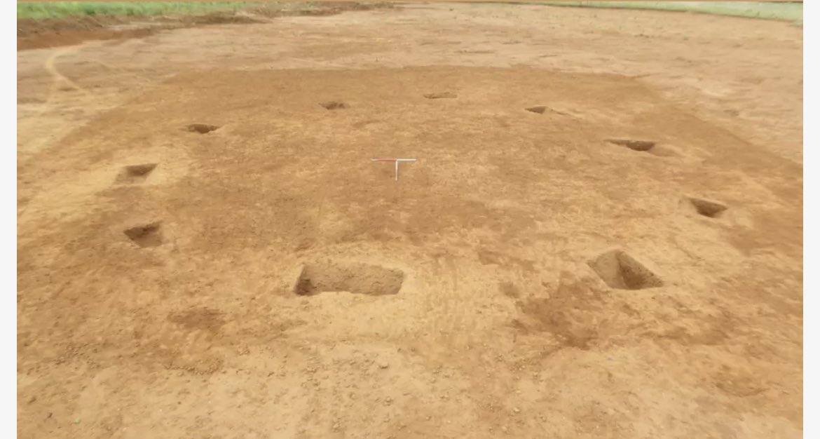 GiselleKiraly's tweet photo. Amazing site to be a part of. 2000 year old flowers, Bronze Age barrow with empty urns, and some of the best people you could ever work with. #Overstone @MOLArchaeology

Read more: https://t.co/oUizkEnHA5 https://t.co/Wbwy8r1zw0