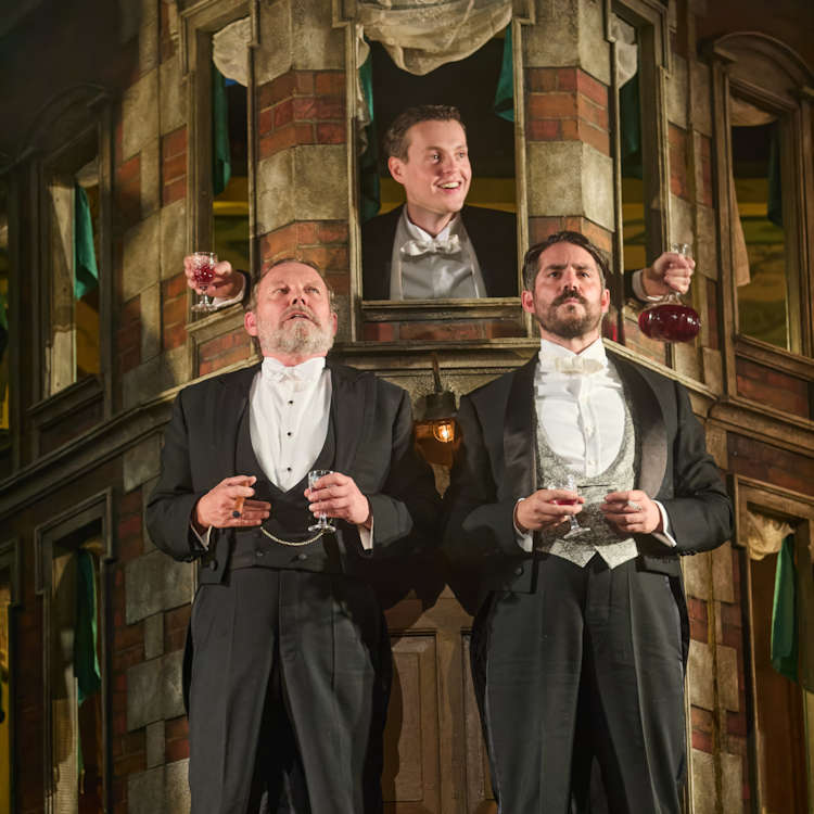 REVIEW - Poignant, funny, thought provoking and hopeful, An Inspector Calls is a must-see classic!

manchestertheatres.com/news/review-_-…

<a href="/The_Lowry/">Lowry</a> <a href="/aninspector/">An Inspector Calls</a> <a href="/jeffharmer123/">Jeffrey Harmer</a> @ChloeOrrock <a href="/SimonCotton5/">Simon Cotton</a> <a href="/AGeorgeBridger/">George Rowlands</a>