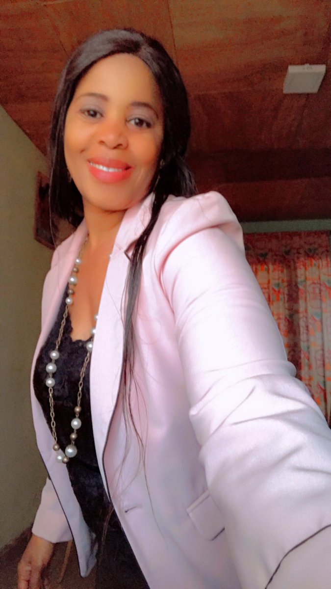 HildegardeMigue's tweet photo. Dire MERCI est un moyen dans l’Education de développer l’Empathie et de faire prendre conscience de l’existence de l’autre. Comment dit-on merci en votre langue svp?
#Issoko en Kepere ( Est Cameroun 🇨🇲)
#thankyouworldday
#journeemondialedumerci https://t.co/DF9wx0QO0r