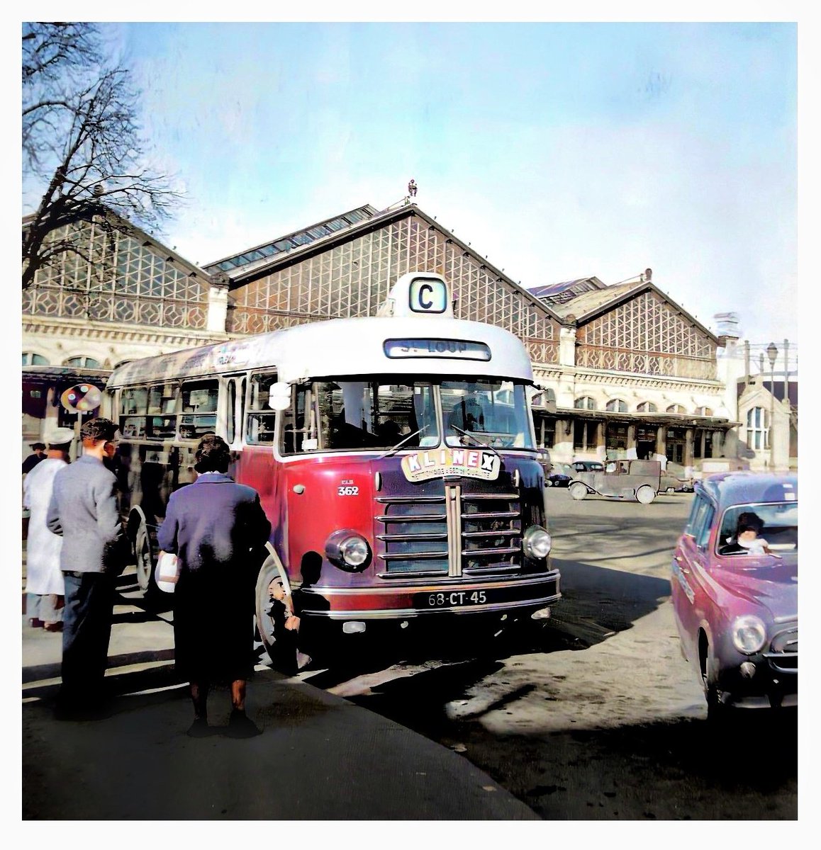 Mr_lamoureux's tweet photo. Place Albert 1er, parvis de la gare 🚂
Années #1950s - Bus TREC - Ligne C / @TAObustram

#Klinex ? (@ArchivesOrleans) 🧐🤔

#Orléans / @SNCFConnect 
#Train #loirevalley #france https://t.co/76kctT1dlz