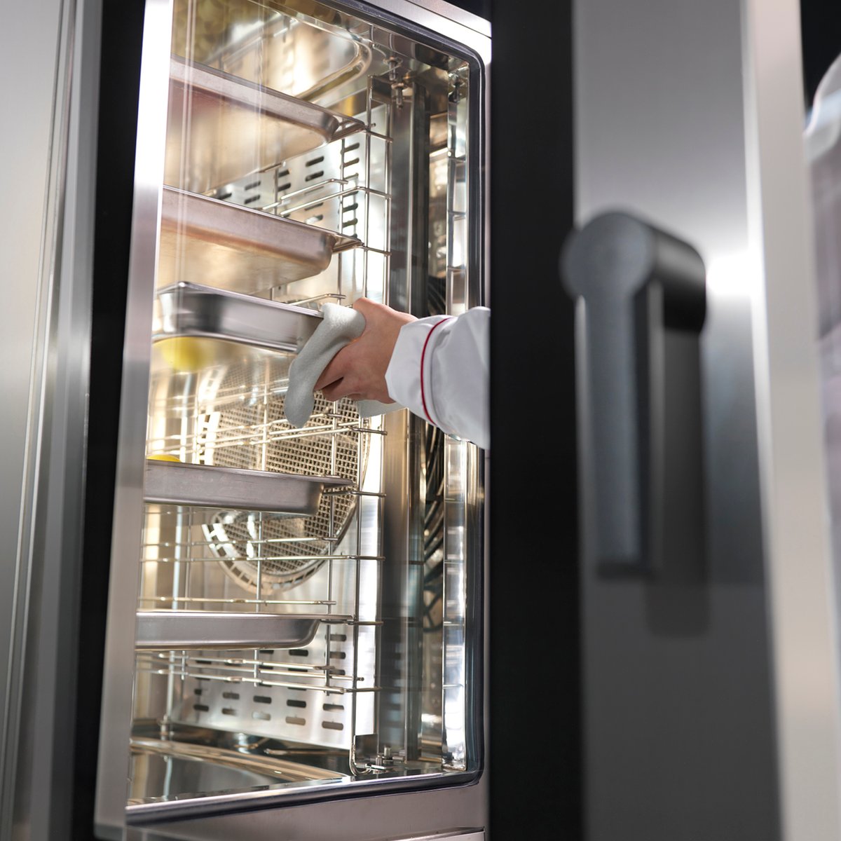 BertosEquipment's tweet photo. La sinergia vincente tra convezione e vapore al servizio degli chef. I nuovi #forni combinati Berto’s ottimizzano la penetrazione del calore negli alimenti con maggiore potenza, efficacia ed omogeneità.
#Bertos #ChefSolutions https://t.co/Ab1NOYU8Pr