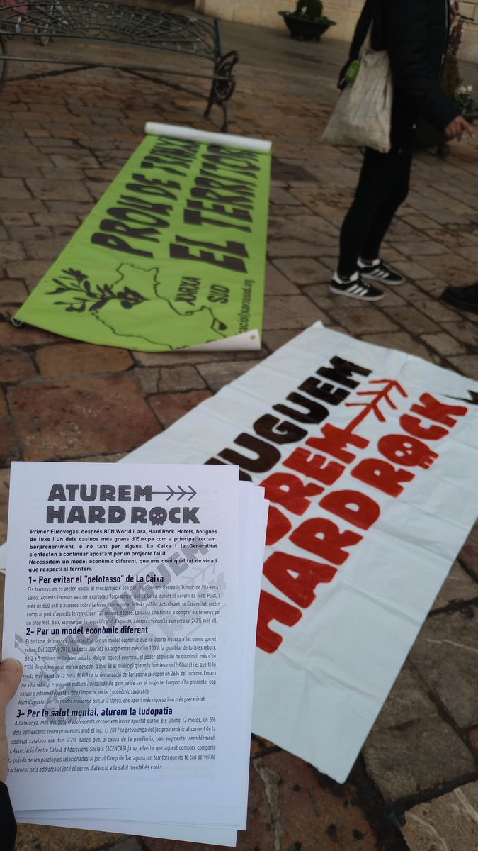 caltes94's tweet photo. Avui hem vingut a saludar i recordar les seves males praxis al nostre estimat @perearagones 
#AturemHardRock
@AturemHardRock https://t.co/qidCPOB3JG