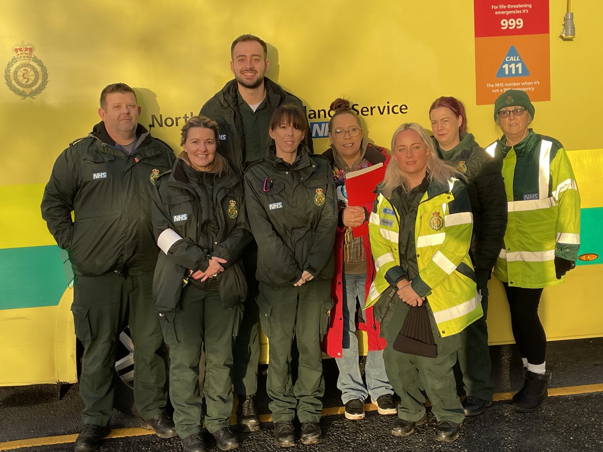 GMBNWI's tweet image. #GMB #Union #NWAS workers on the picket line at #Warrington. ✊🚑 #Solidarity #SupportTheStrikes #SaveOurNHS #ToriesCostLives @GMBNWAS @PaulMaccaGMB @neilsmithgmb