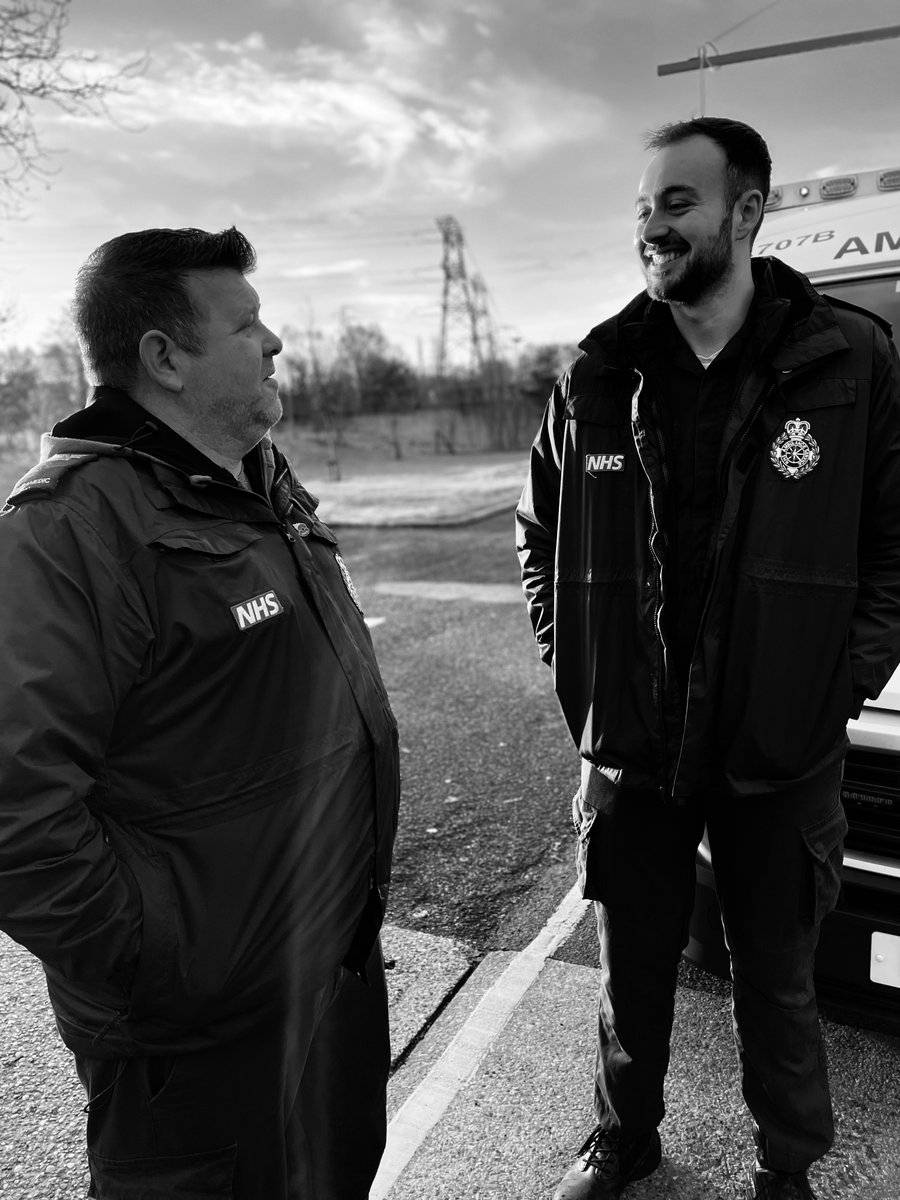 GMBNWI's tweet image. #GMB #Union #NWAS workers on the picket line at #Warrington. ✊🚑 #Solidarity #SupportTheStrikes #SaveOurNHS #ToriesCostLives @GMBNWAS @PaulMaccaGMB @neilsmithgmb