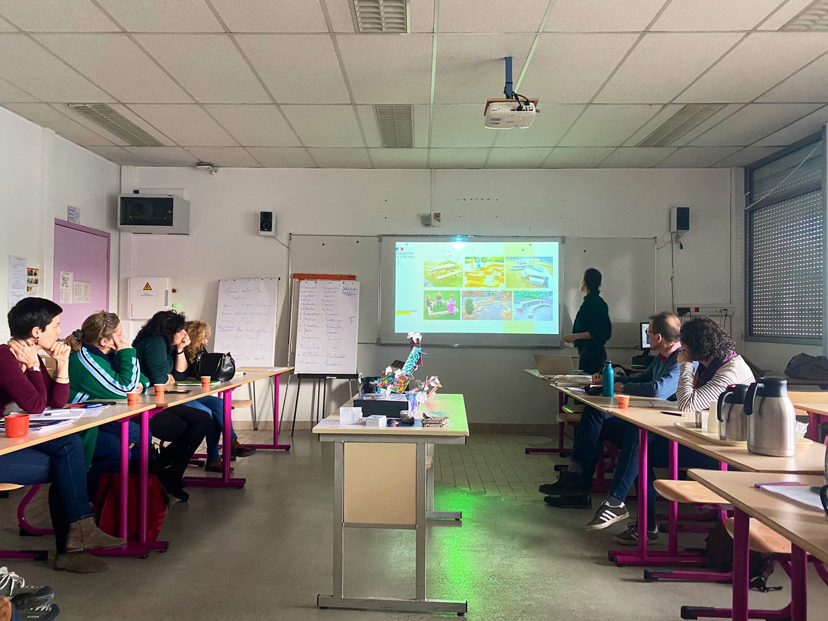 SICARTB's tweet photo. @EstelleMarzac ingénieure de #formation de l’#EAFC de @AcCreteil présente des ressources inspirantes pour #accompagner l’équipe du #lycée Picasso Fontenay-sous-Bois @AcCreteil @iledefrance ▶️https://t.co/601JWDPT0m https://t.co/JkT3IzgDcP