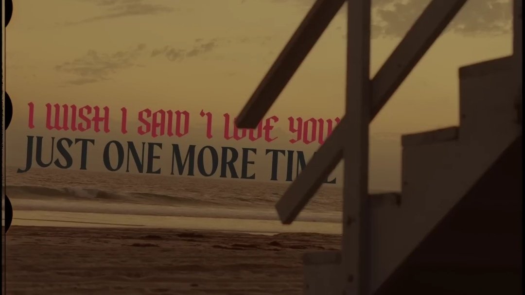 AvrilNewsFans's tweet photo. .@AvrilLavigne has released the lyric video for “I'm A Mess.”

Watch: https://t.co/YbQ41MBROz https://t.co/1mj6VJ7EWZ