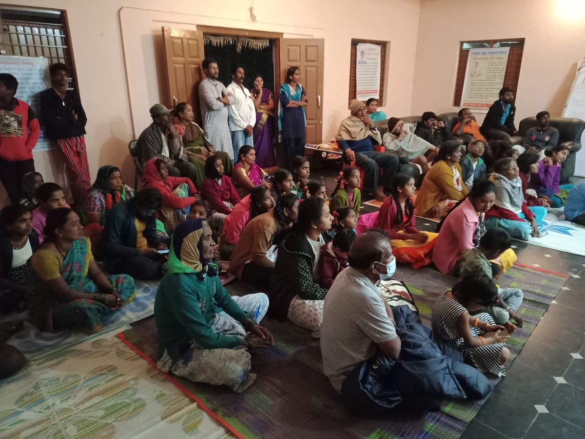 🚩Hindu Rashtra Jagruti Sabha held in Karapanahalli, Bangarpet Tq, Kolar Dt. Karnataka by <a href="/HinduJagrutiOrg/">HinduJagrutiOrg</a> 

Sri. Venkatesh Gram panchayat member and Sou. Bhavya Gowda from <a href="/HinduJagrutiOrg/">HinduJagrutiOrg</a> inaugurated the Sabha by lighting the lamp and later addressed the devout Hindus.