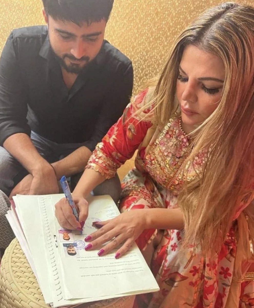 AdvAshutoshBJP's tweet photo. Rakhi Sawant &amp; Adil Khan Durrani got married legally!! https://t.co/jCd85xU7EZ