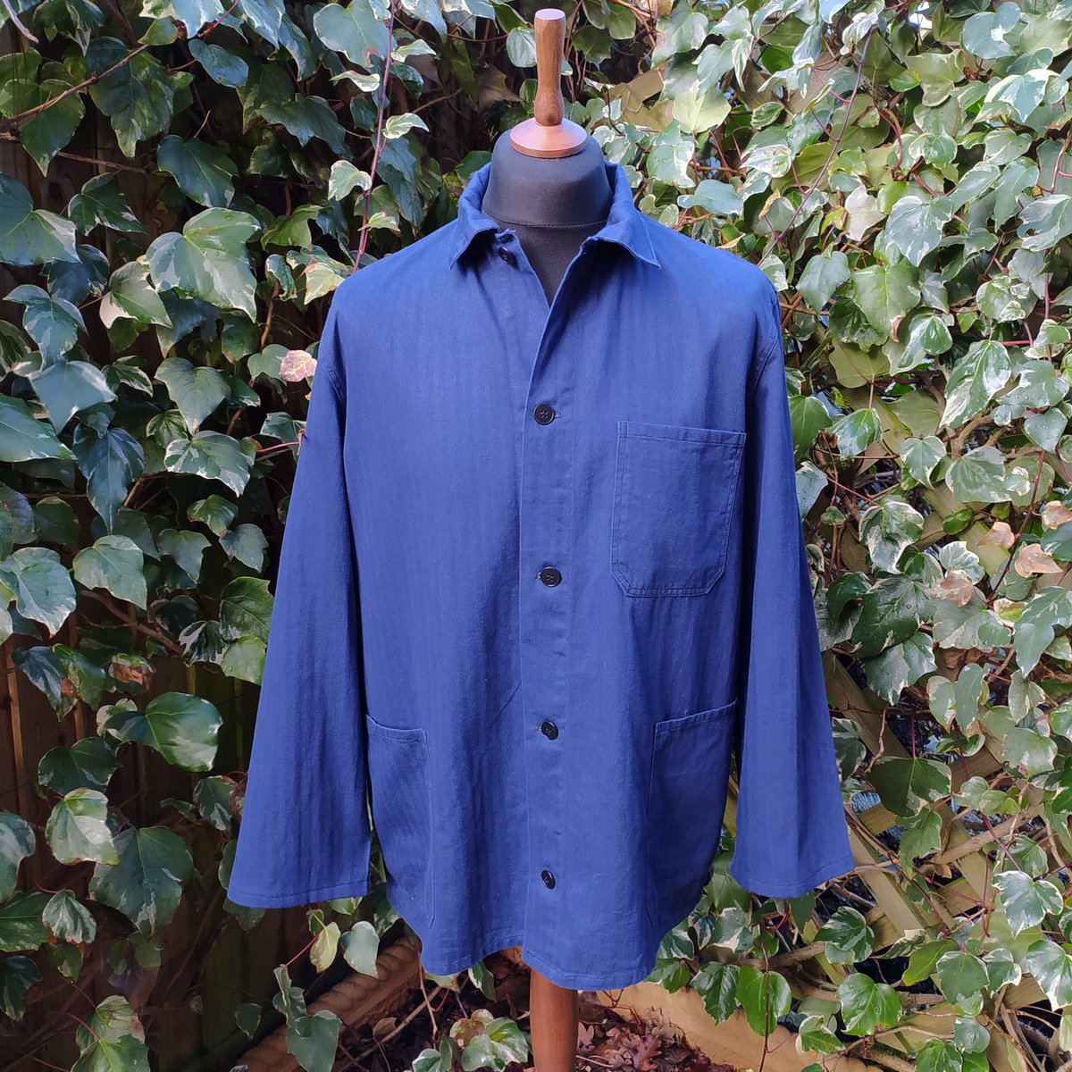 threadedinkstu's tweet photo. Thrifted royal blue cotton chore jacket, with upcycled peony embroidery in matching blue thread.

#upcycledclothing #thrifted #thriftflip #customembroidery #reworkedclothing #personalizedclothes #tattoo #tattooembroidery #irezumitattoo https://t.co/PGIy0Rgl0r