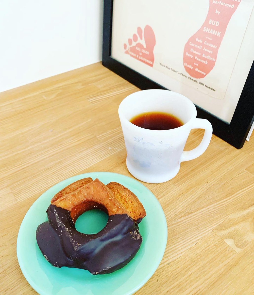 K2spicy's tweet photo. 花とドーナツと私。
#swipe #donuts #coffee
#黒沢薫 #instasweets
#instafood #instagood
#lovelife https://t.co/xptIkXwxZL https://t.co/Qn0i3BN960