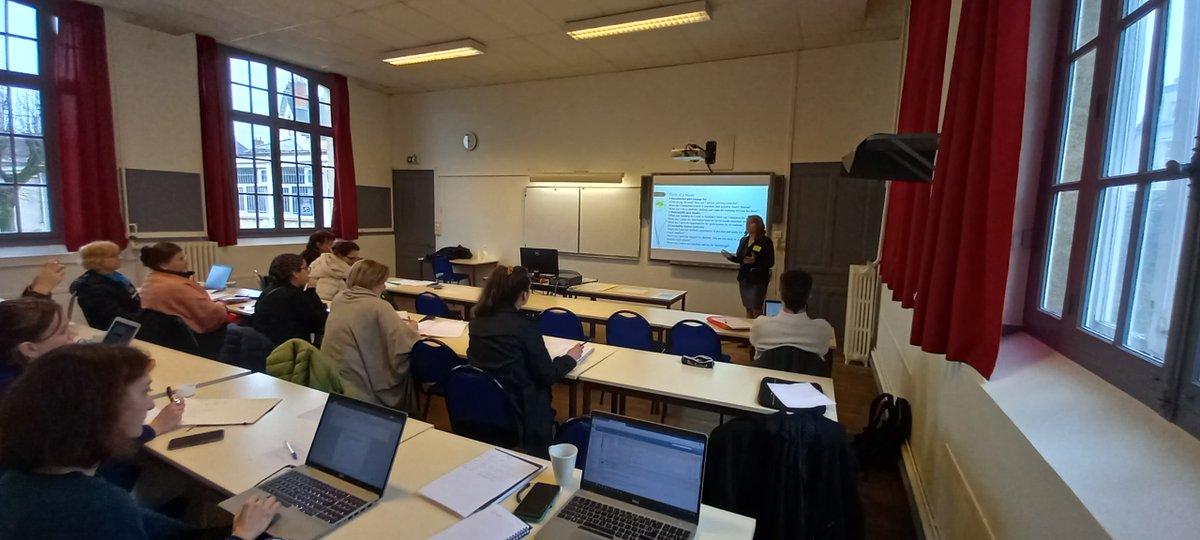 INSPECVL's tweet photo. Accueil à l'@INSPECVL de 2 enseignantes serbes, I. Cirkovic Miladinovic et M. Stanojevic Veselinovic de la Fac of Education à Jagodina de l'University of Kragujevac. Elles ont animé le séminaire sur les parcours internationaux pour la formation des enseignants et l'approche EMILE https://t.co/d8QLGwXx4J