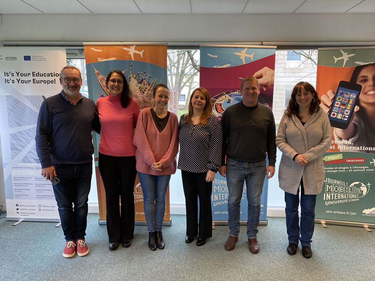 INSPECVL's tweet photo. Accueil à l'@INSPECVL de 2 enseignantes serbes, I. Cirkovic Miladinovic et M. Stanojevic Veselinovic de la Fac of Education à Jagodina de l'University of Kragujevac. Elles ont animé le séminaire sur les parcours internationaux pour la formation des enseignants et l'approche EMILE https://t.co/d8QLGwXx4J