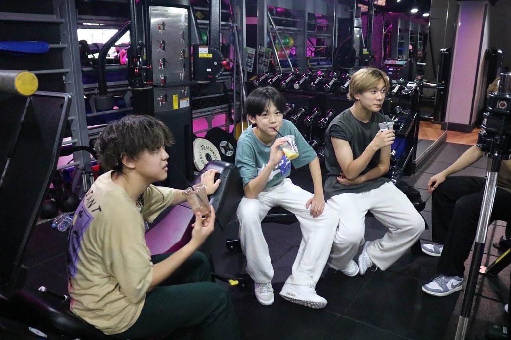 EXFIGHT_LDH's tweet photo. ／
#LILLEAGUE もトレーニング後には
欠かさない #EXPROTEIN 🥤
＼

1杯25g以上のタンパク質が含まれている
BODY MAKEのフレーバーは
大人気のチョコレート🍫と
後味スッキリなフルーツミックス🍋🍊

トレーニング後はBODY MAKEで
プロテイン摂取🤞🌈

#デビューおめでとうございます🎉 https://t.co/g4X42bwdXV