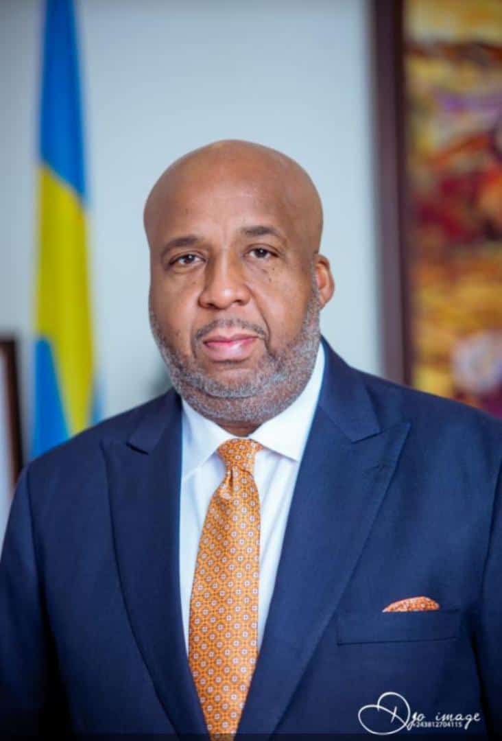 Arnotbigus1's tweet photo. La noblesse du gouvernement et la fierté de l'UNC @molendosakombi 

@AngeluKanza @BenMadilu @UNCrougeblanc https://t.co/2HTc8jrIWy