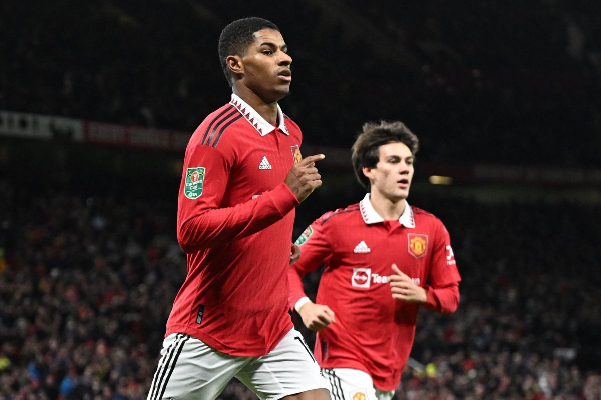 FootballSia0's tweet photo. Buoyant Manchester United fans dream of trophies again after reaching Carabao Cup semis. Read: https://t.co/1t5tQnUxKd

#MUCHA #MUFC https://t.co/4KnMPt3rup