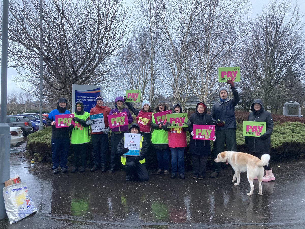 Crieff High School on a wet morning. We would much rather be in the classroom <a href="/EISUnion/">EIS</a> <a href="/eisperth_la/">EIS Perth & Kinross</a> <a href="/SSTAtradeunion/">SSTA</a> #payattention