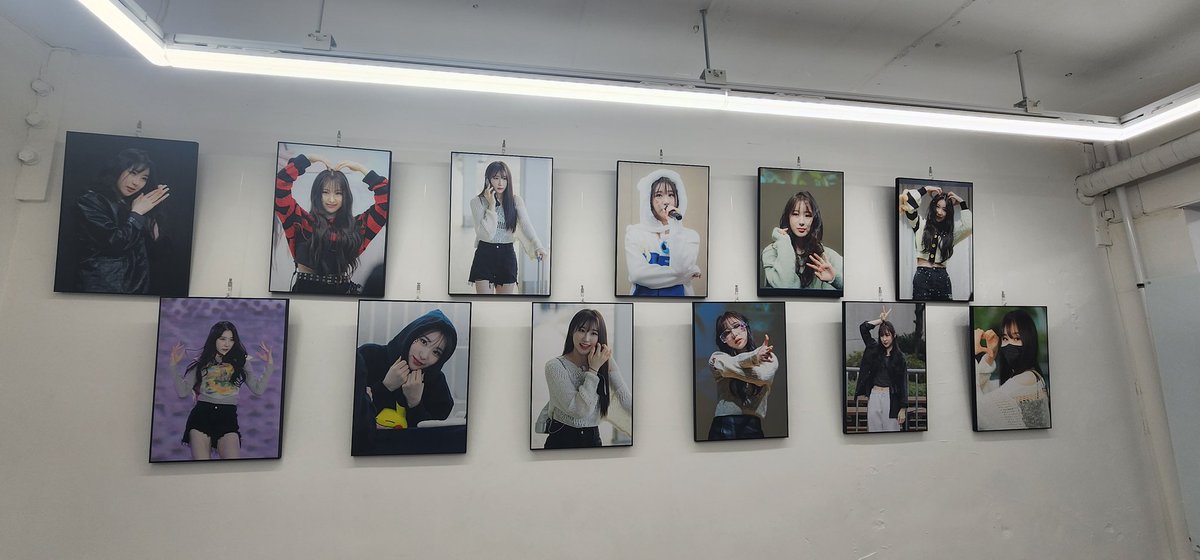 생일카페 투어 2번째 카페♡
들어가기전부터 반해버렸지모야😍
카페들어가서보는 채연이사진들!!
여기가 천국이구나 하며 구경하는데
행복그잡채!!! 포토부스에서 여니 
추천포즈로 4컷도 찍고 팬분들과도 찍고 알찬하루 보내는중♡
#채연어르신_325번째_생신파티
#Bewitched_by_chaeyeon