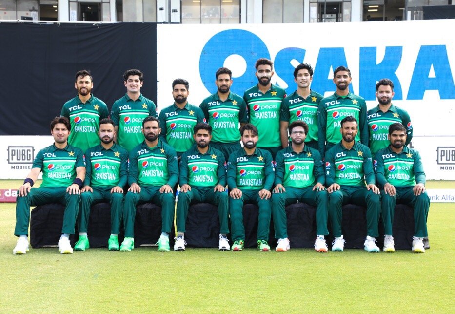 badizaman007's tweet photo. کیا نائب کپتان کو کپتان کے برابر نہیں بیٹھنا چاہیے تھا پہلے تو ایسا ہی ہوتا تھا۔۔خود دیکھ لیں
@TheRealPCB https://t.co/FSQ1XyCTFt