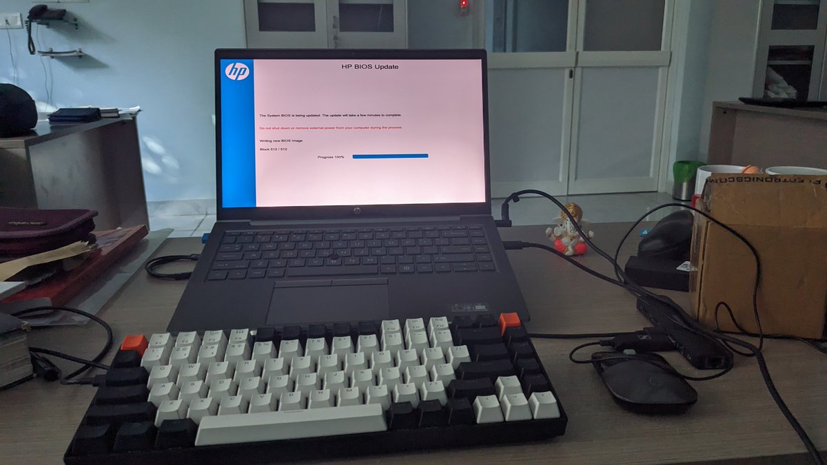 vishal_kr15's tweet photo. My New Hp Dev One laptop running @pop_os_official . It's awesome. @HP @pop_os_official @system76 #hpdevone https://t.co/pJAvgjYos4