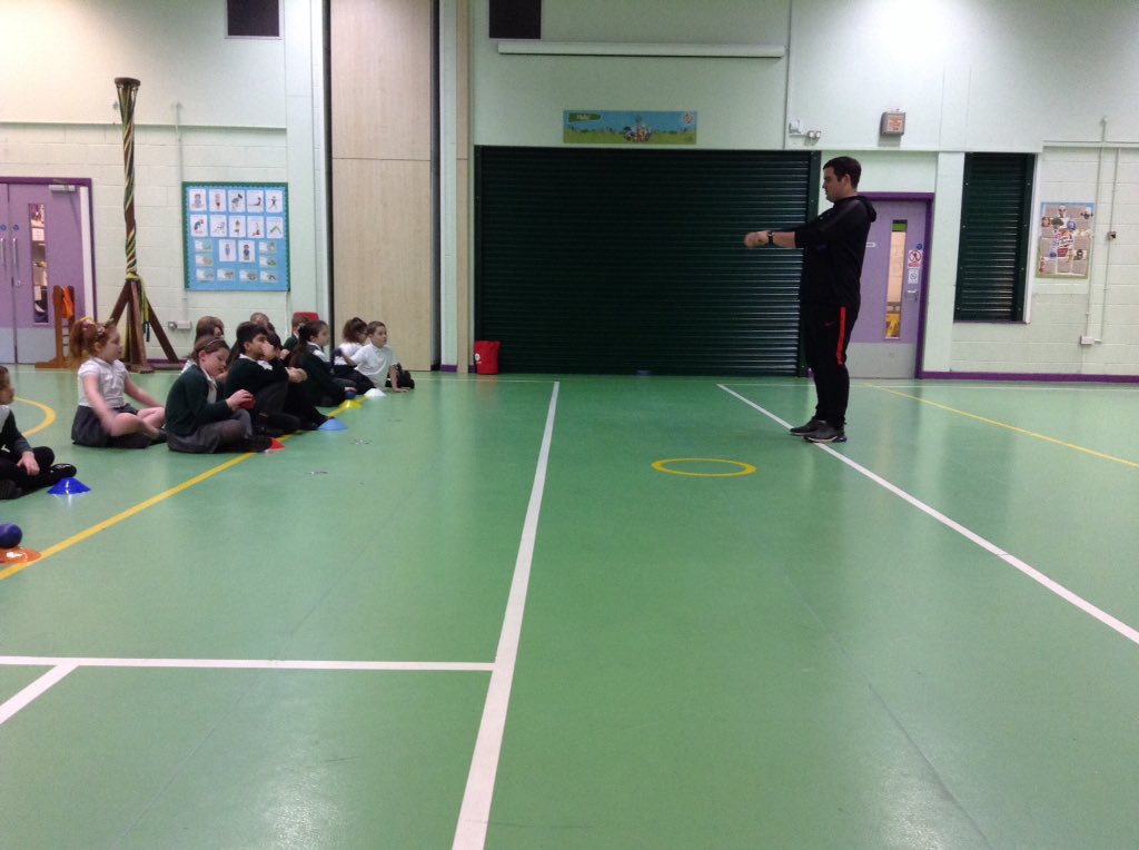 springwoodyear3's tweet image. We&apos;ve had an extra PE lesson today and learned to play boccia. #swhpe