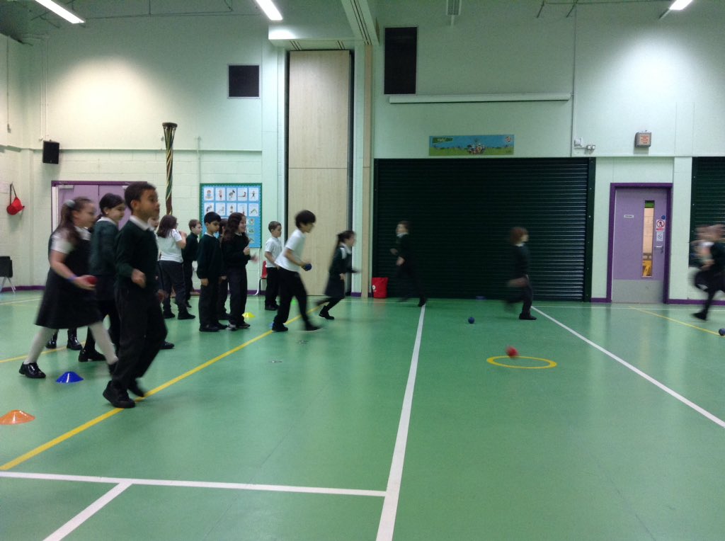 springwoodyear3's tweet image. We&apos;ve had an extra PE lesson today and learned to play boccia. #swhpe