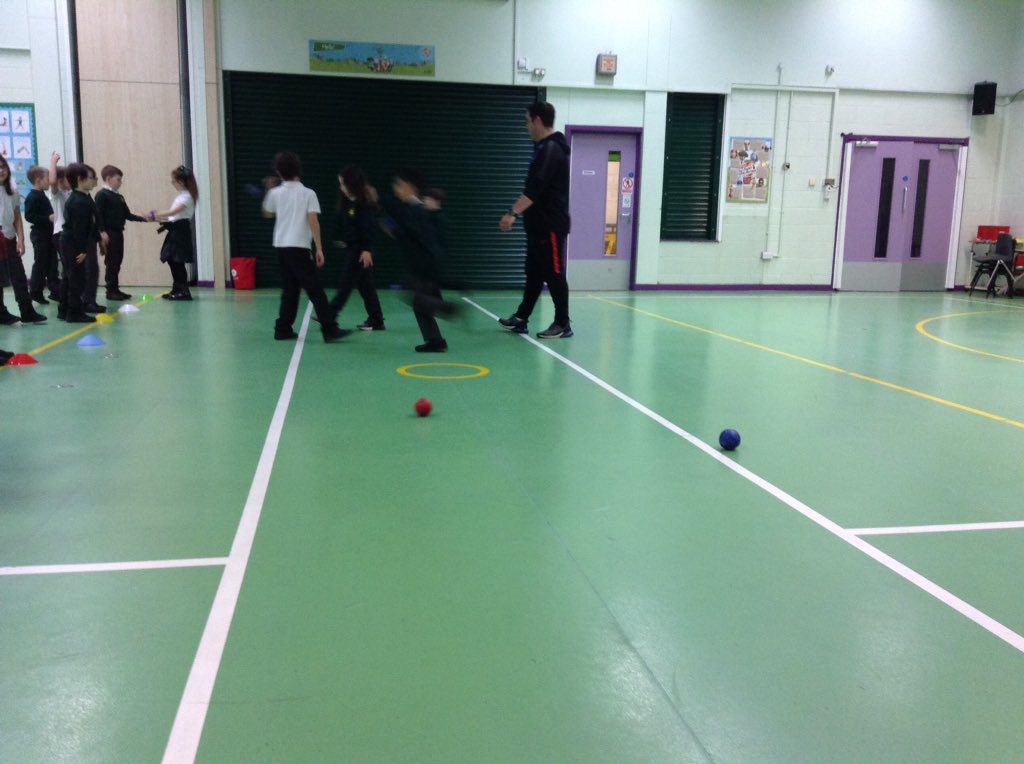 springwoodyear3's tweet image. We&apos;ve had an extra PE lesson today and learned to play boccia. #swhpe