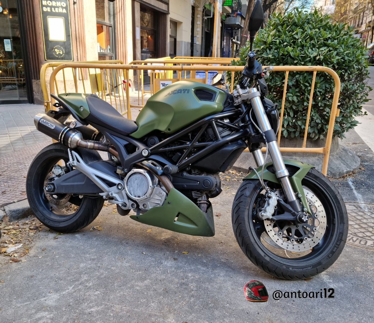 antoari12's tweet photo. Motos en la calle-132 #2023InviernoMadrid 🌨️ Bikes on the street-132 #2023WinterMadrid❄️ #Moster #Ducatimonster #Ducati #Ducatibikes #Ducati4life #Ducatipeople
#Ducatisti #Ducatisti #Ducatiofinstagram #instaducati
#Ducatinsta #Ducaticatife
#Ducatipower #Ducatiworld
#Desmo https://t.co/QrmgwL1msx
