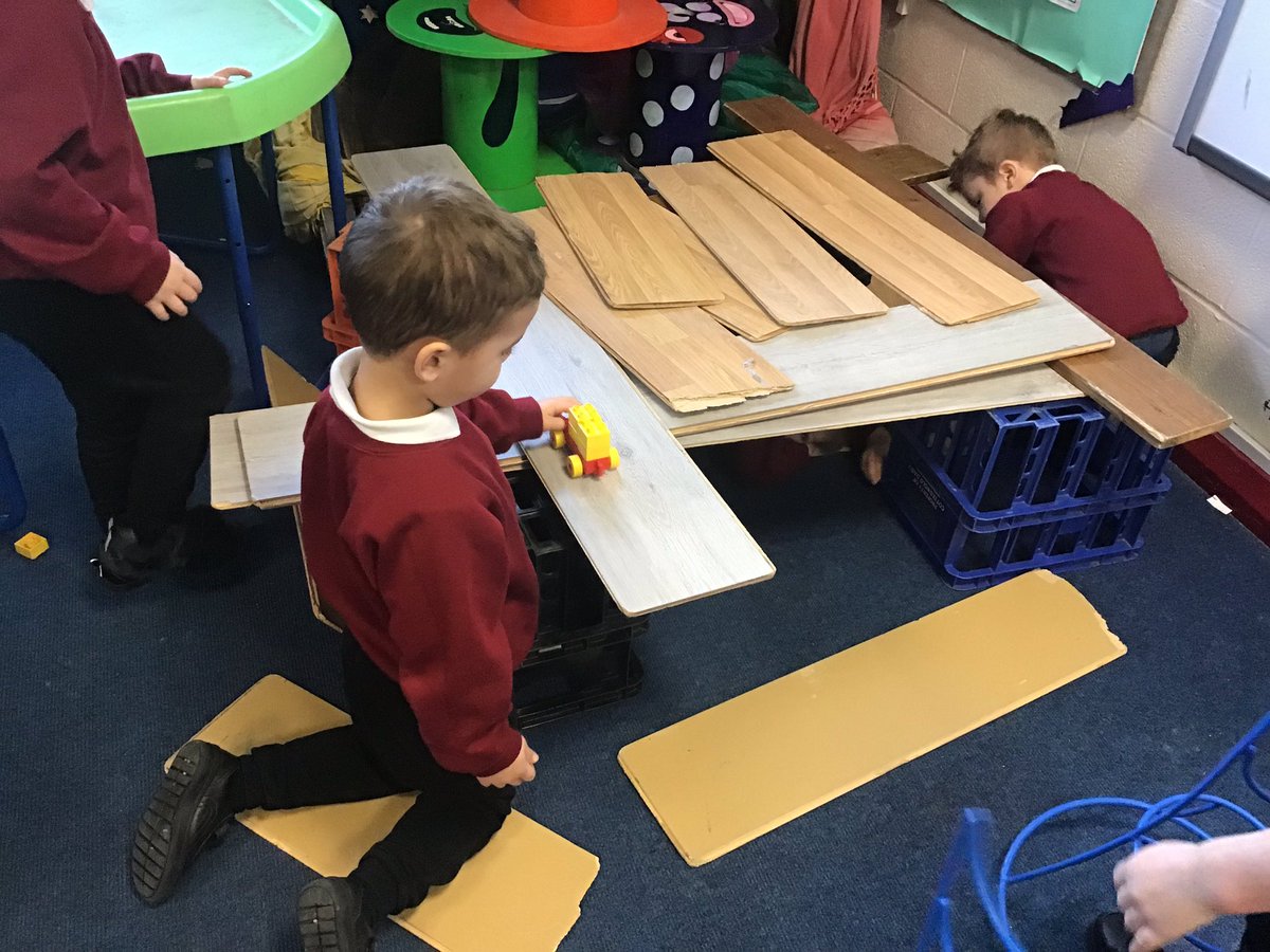 CharterYrR's tweet photo. We have been inspired after reading We’re Going on a Lion Hunt. Pixie’s have been busy building Lon caves and dens. https://t.co/zb1b3EXmV4