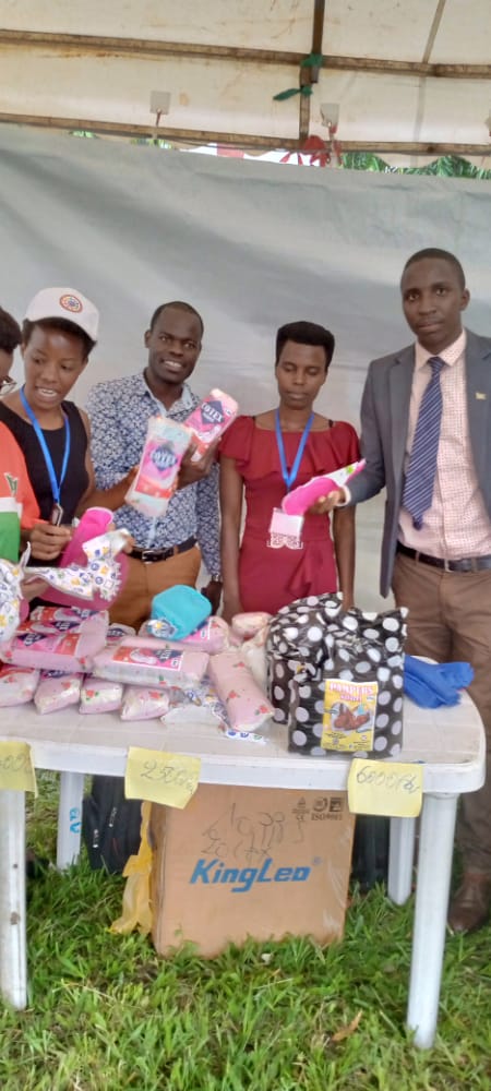 CDJI12's tweet photo. Au moment où la Ministre de @MinCommerce,@NIJIMBEREMarie1 interpelle la populatio de @MwaroProvince à s'atteler à l'augmentation de la production tout en pensant à la transformation, les jeunes membres de la @CDJI12 ont déjà prêché par les actes dans la province.
@MinEACJSCBdi https://t.co/MNR7SmmIry