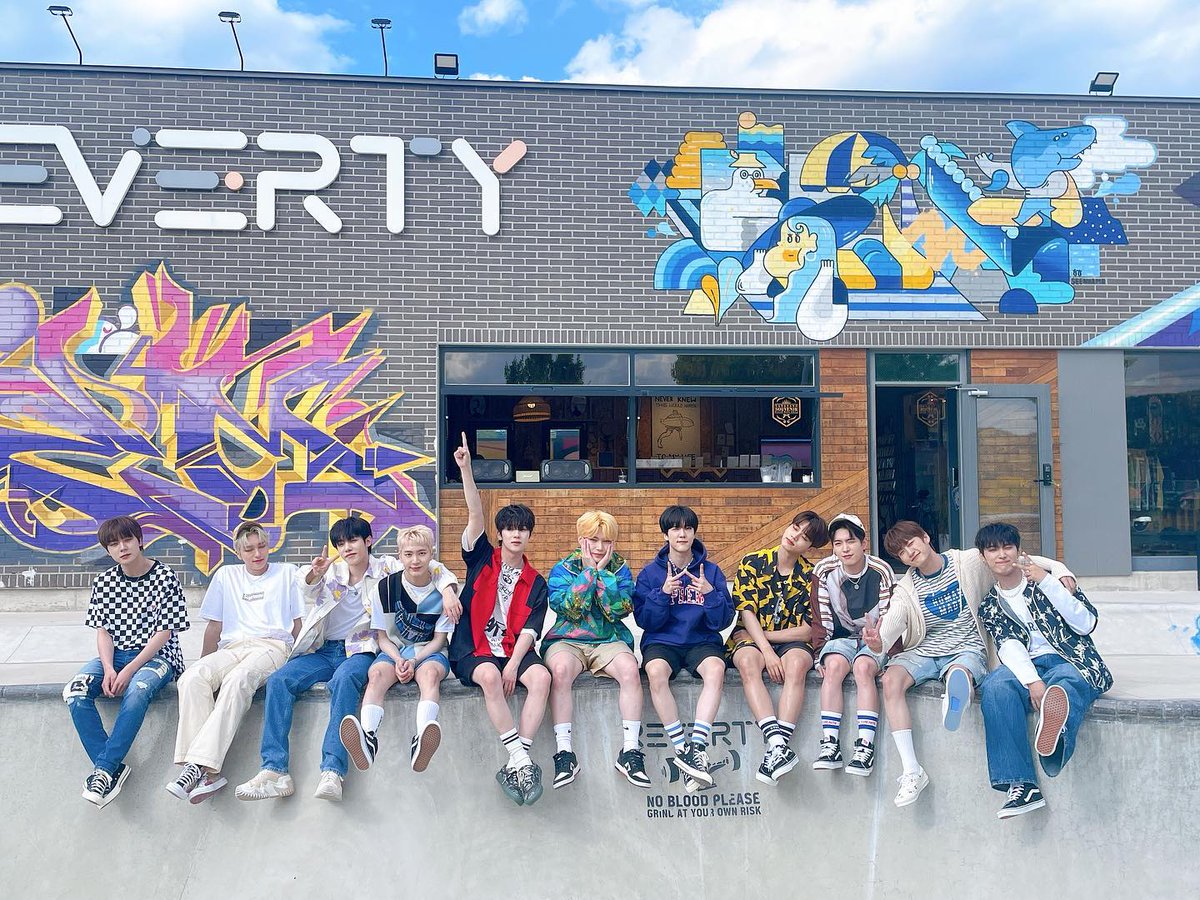 LeeGyeom_'s tweet photo. Estou tão orgulhosa de vocês meus amores, vocês foram tão fortes, corajosos e ganharam. Estou tão feliz por vocês Omega X. https://t.co/UFtKMuU2yg