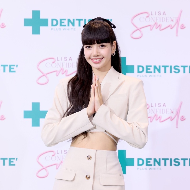 We appreciate every precious smile that happened and will remember each moment in our hearts, Thank you for your contribution to make the best remarkable day 💚 09.01.23 #DentisteLoveLISA #LISAConfidentsmile #DentisteTH